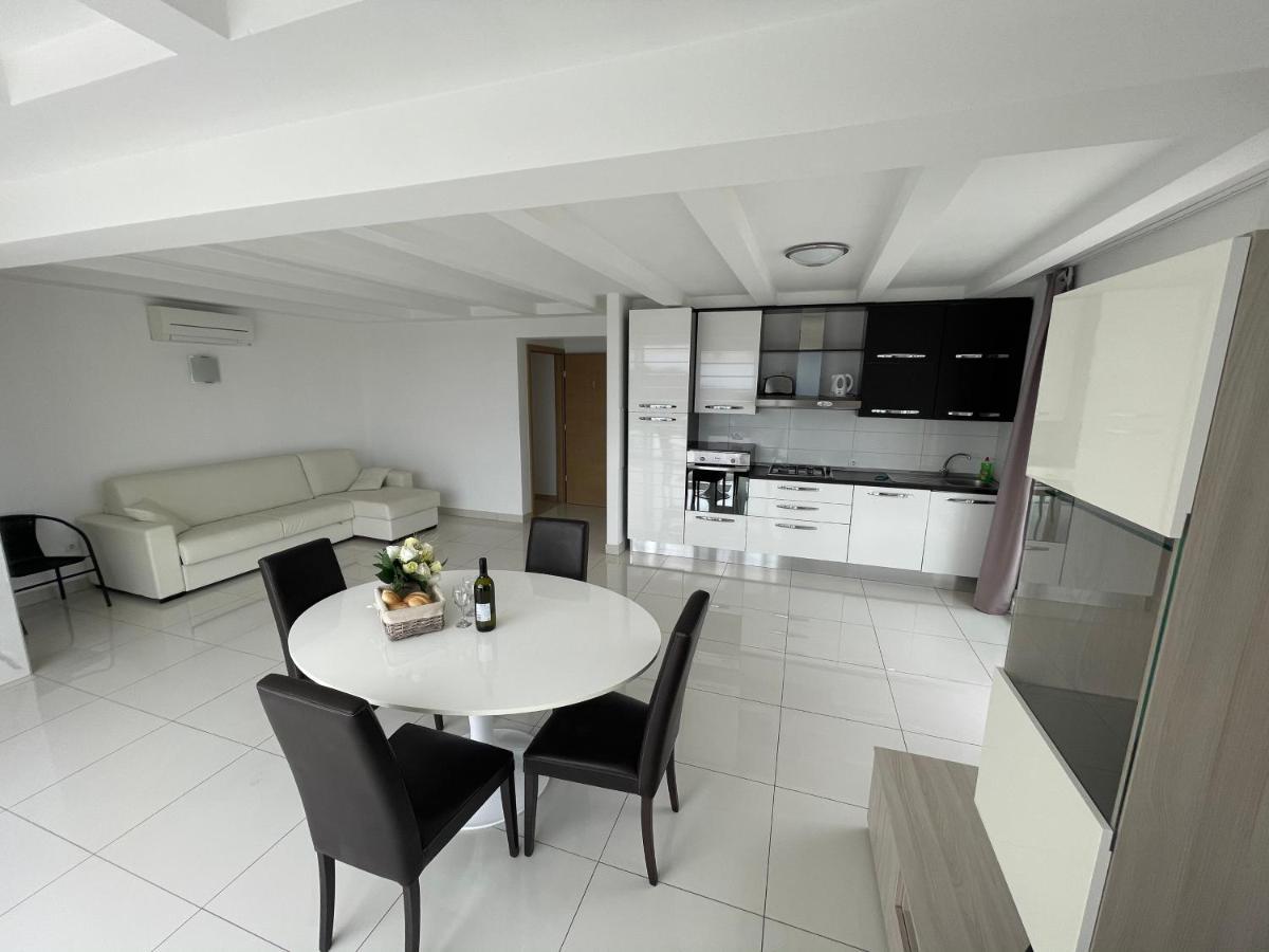 Cube Apartment